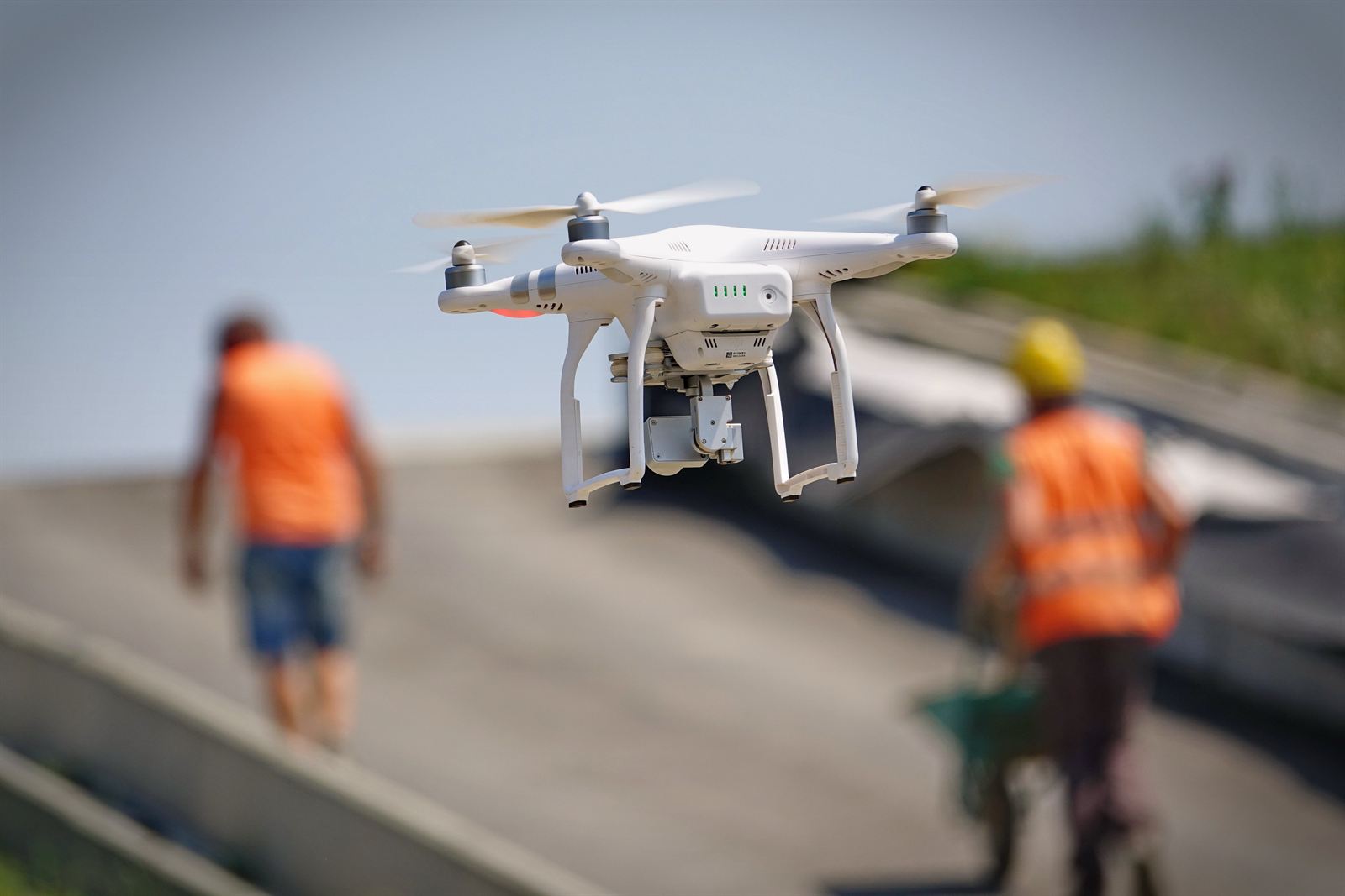 Kontrola stavby během realizace, 3D sken a nálet dronem Dron při náletu nad rozestavěnou stavbou